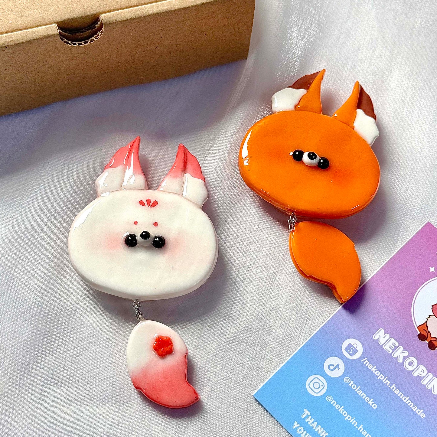 (Pre-order) RED & ORANGE FOX POPSOCKET / GRIPTOK