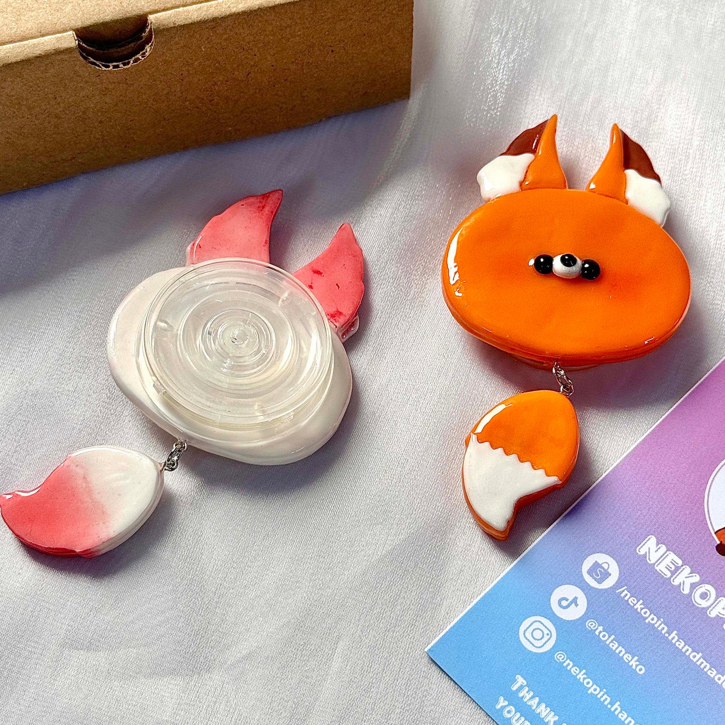 (Pre-order) RED & ORANGE FOX POPSOCKET / GRIPTOK
