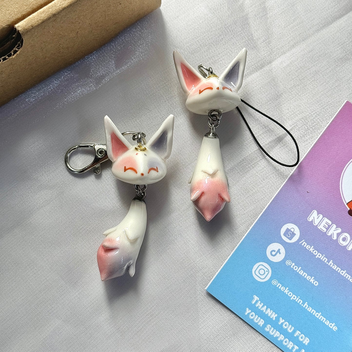 (Pre-order) DREAMY FOX KEYCHAIN / PHONE CHARM