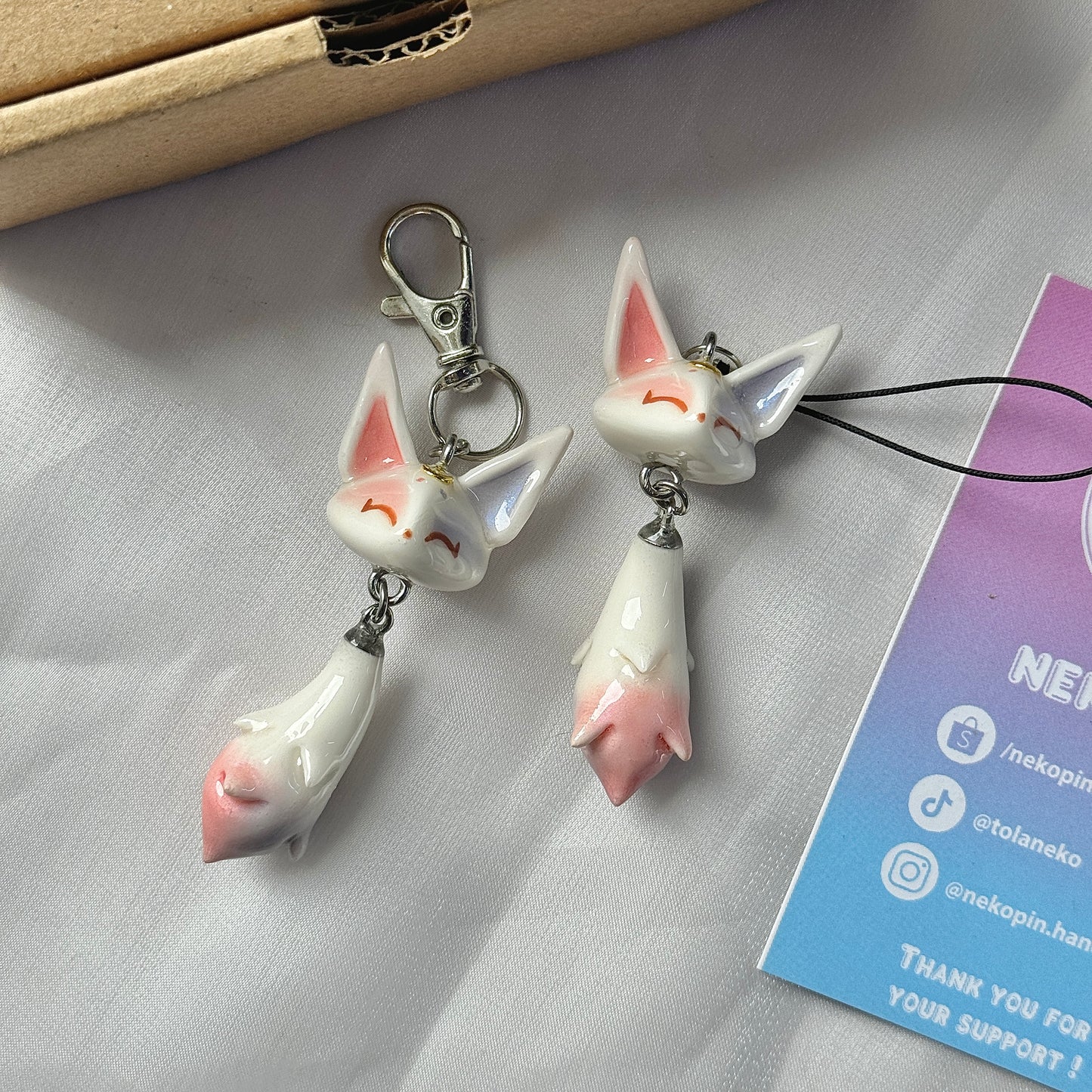 (Pre-order) DREAMY FOX KEYCHAIN / PHONE CHARM