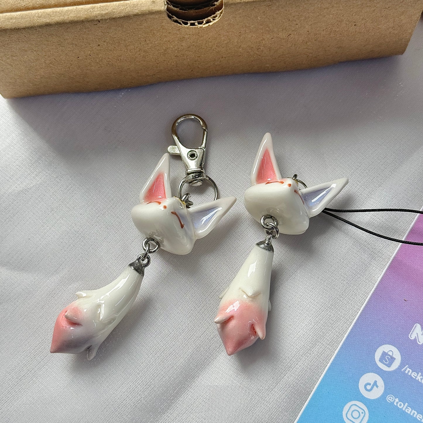 (Pre-order) DREAMY FOX KEYCHAIN / PHONE CHARM