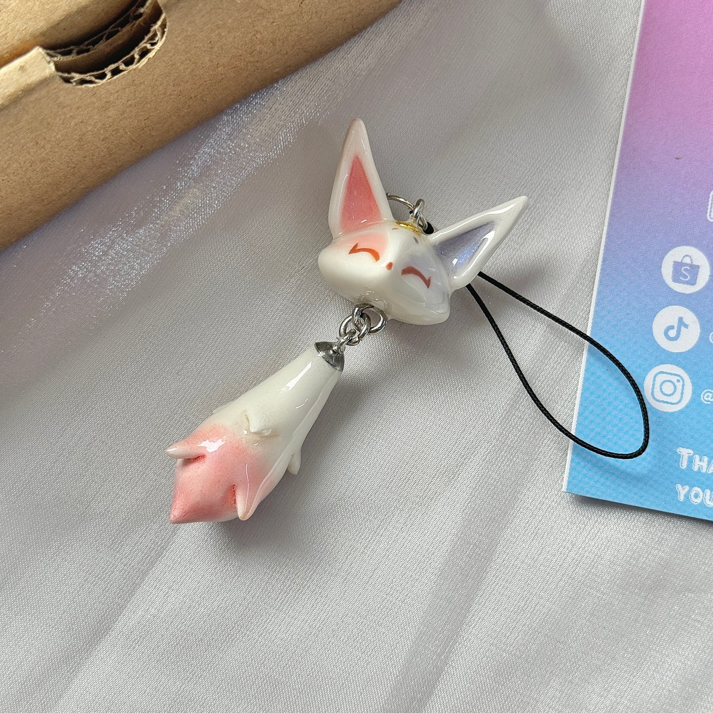 (Pre-order) DREAMY FOX KEYCHAIN / PHONE CHARM