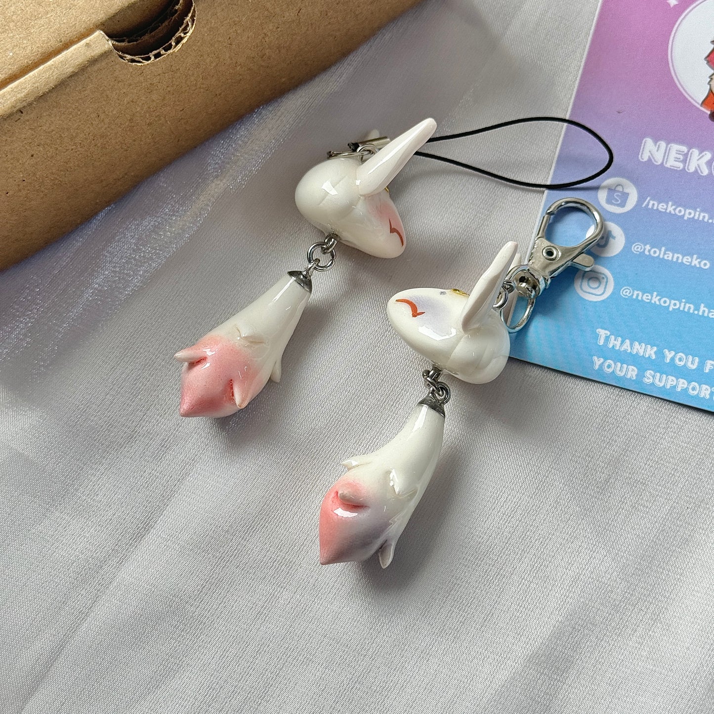 (Pre-order) DREAMY FOX KEYCHAIN / PHONE CHARM