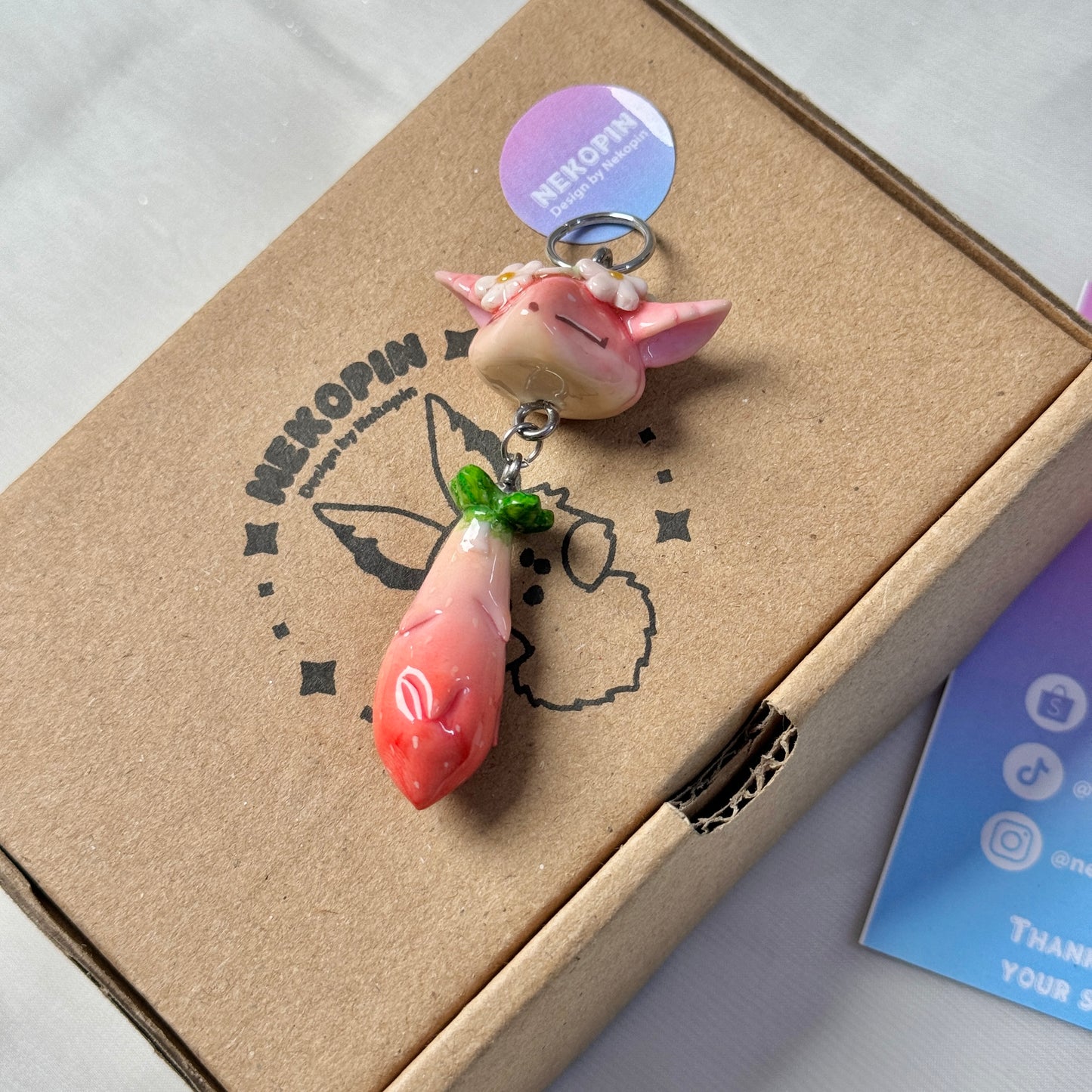 (Pre-order) STRAWBERRY FOX KEYCHAIN / PHONE CHARM
