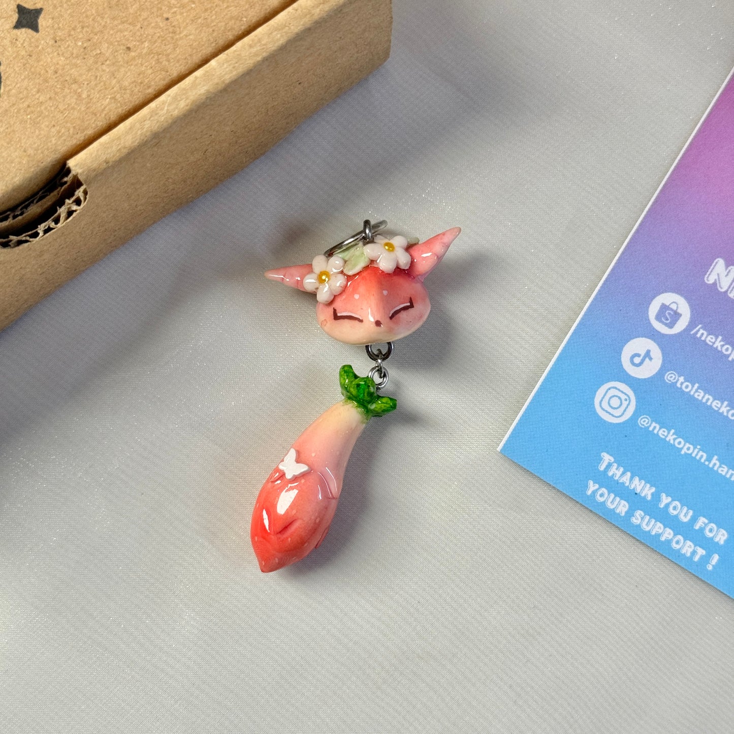 (Pre-order) STRAWBERRY FOX KEYCHAIN / PHONE CHARM