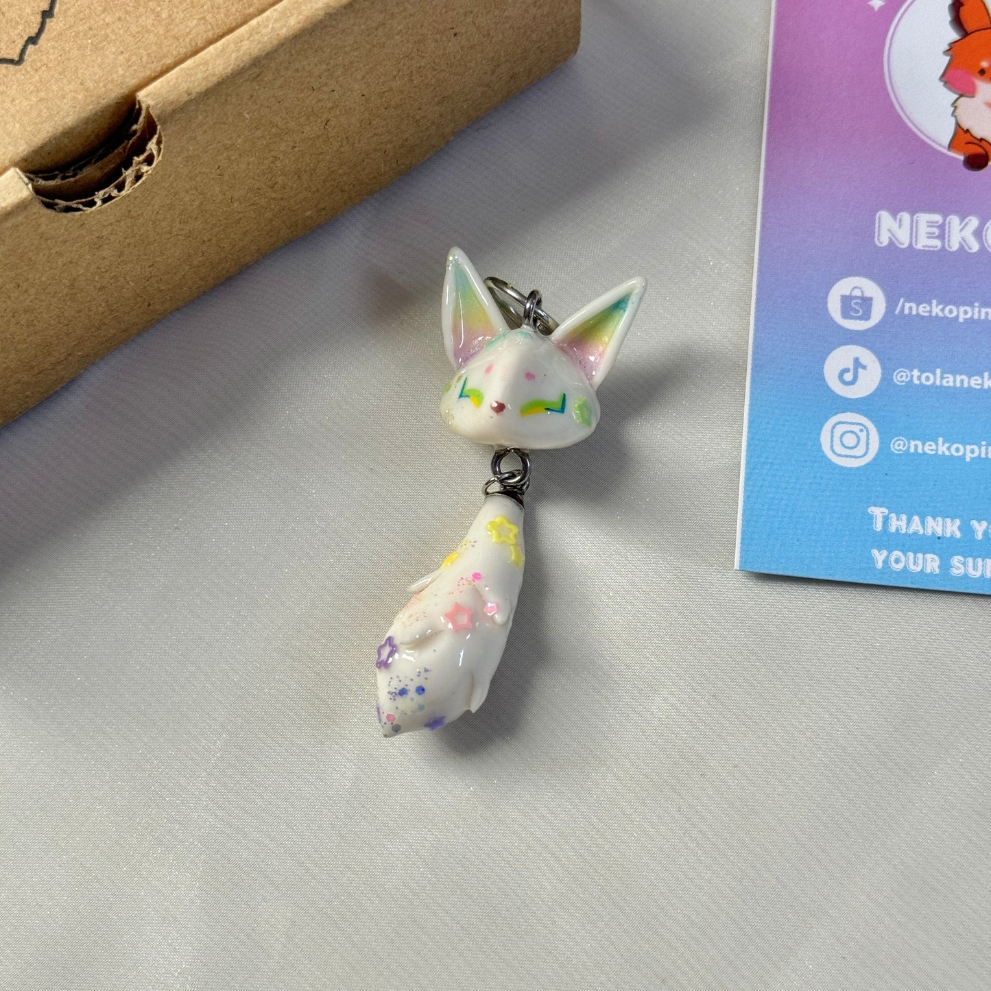 (Pre-Order) RAINBOW FOX KEYCHAIN / PHONE CHARM
