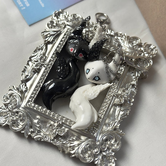 (Pre-Order) TWIN FLAME WOLF KEYCHAIN / PHONE CHARM