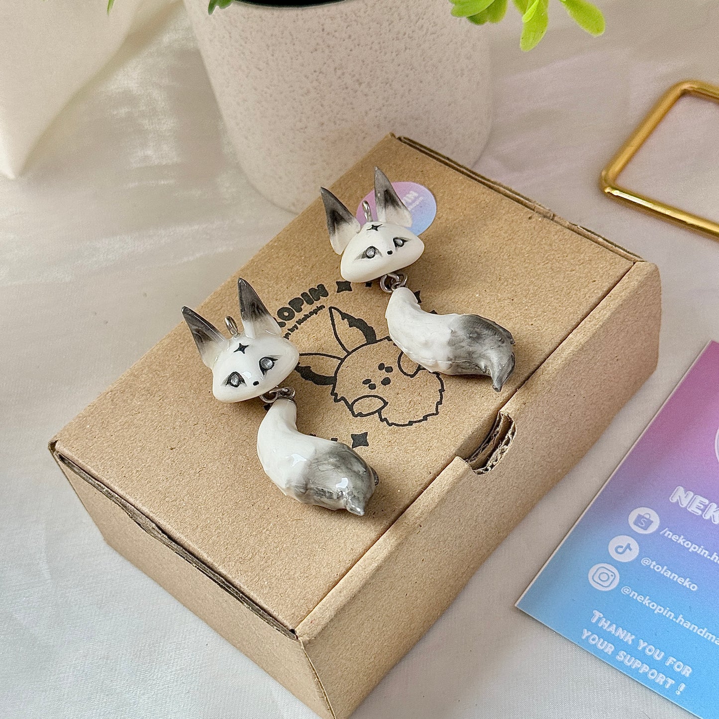 (Pre-Order) ASHEN WOLF KEYCHAIN / PHONE CHARM