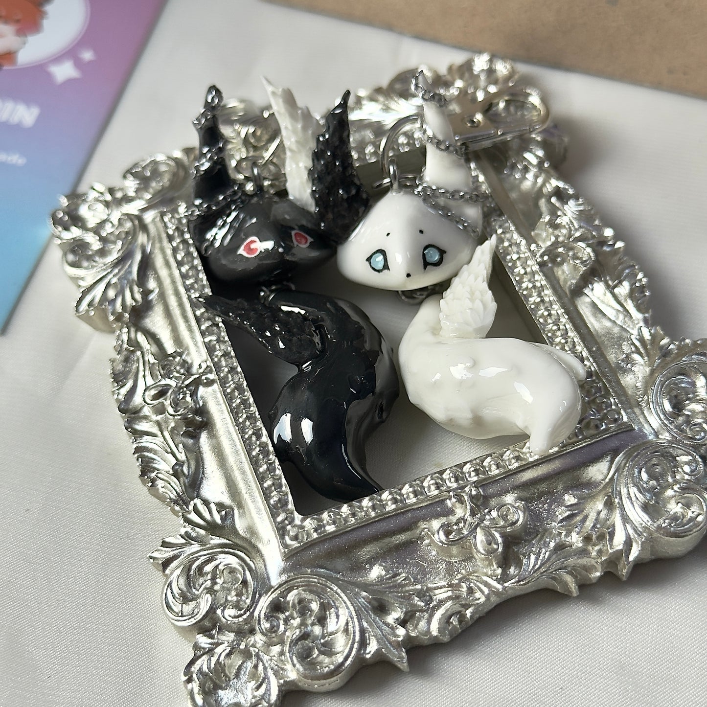 (Pre-Order) TWIN FLAME WOLF KEYCHAIN / PHONE CHARM