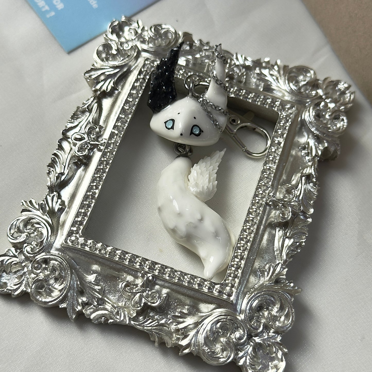 (Pre-Order) TWIN FLAME WOLF KEYCHAIN / PHONE CHARM