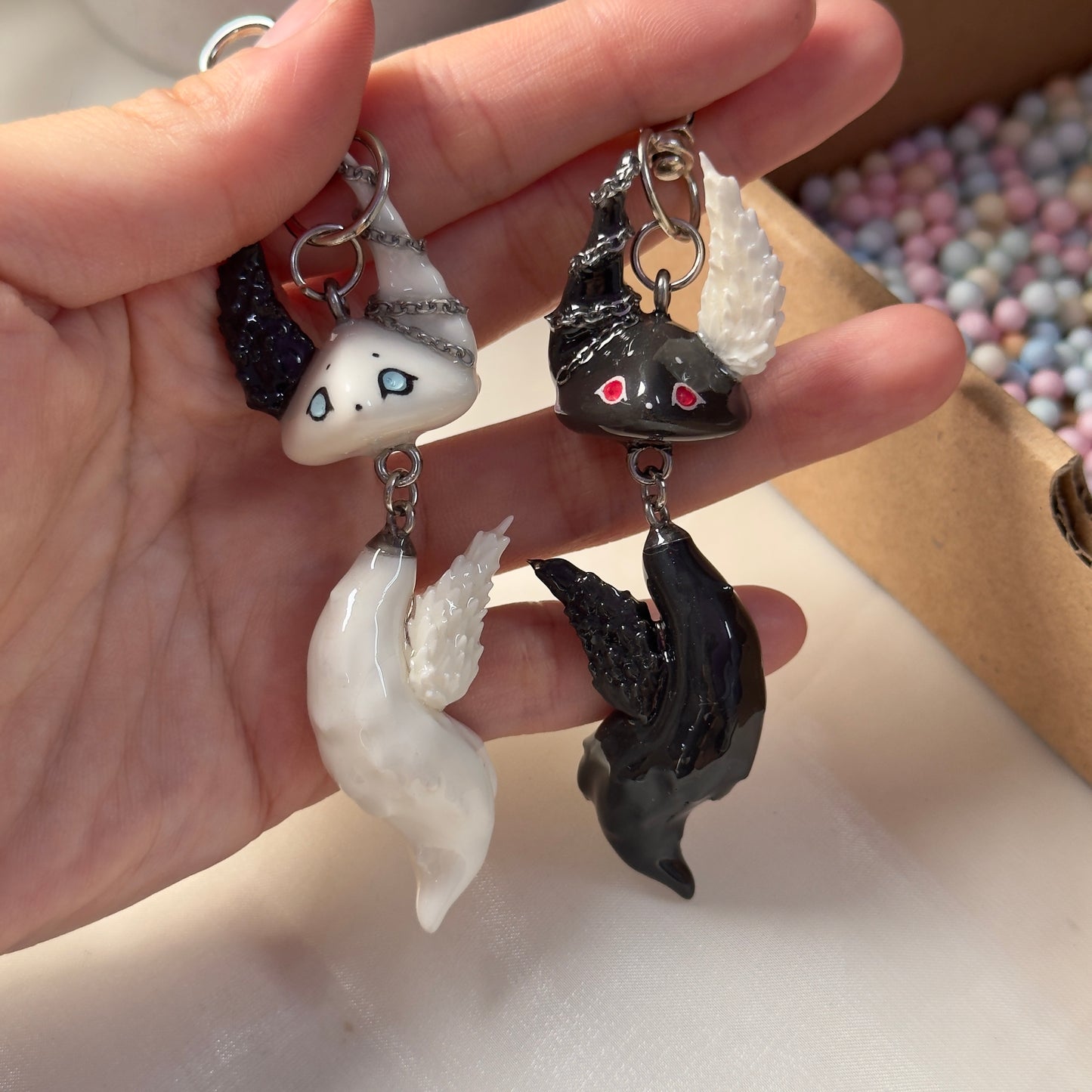 (Pre-Order) TWIN FLAME WOLF KEYCHAIN / PHONE CHARM