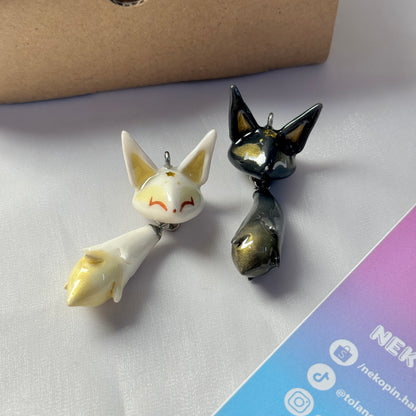 (Pre-order) DAY & NIGHT FOX KEYCHAIN / PHONE CHARM