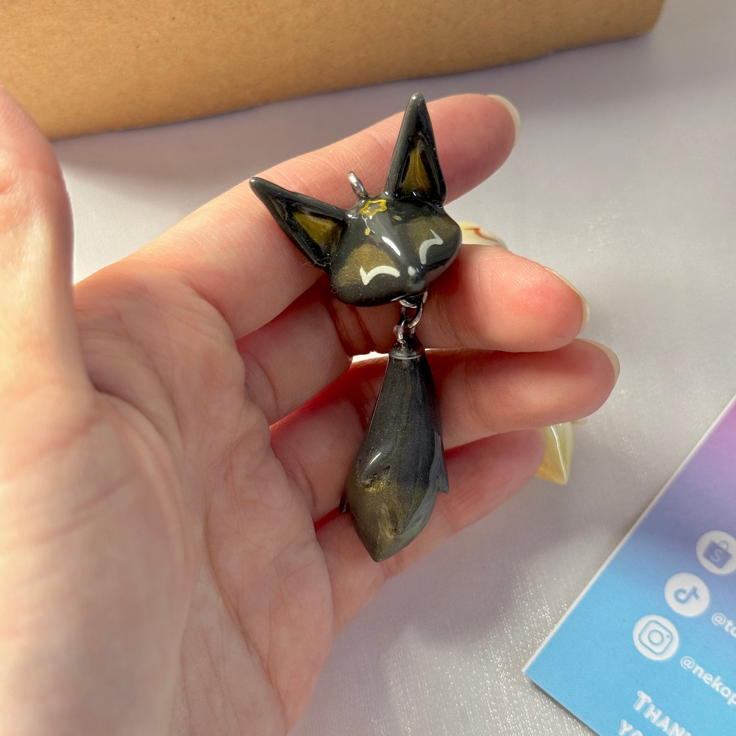 (Pre-order) DAY & NIGHT FOX KEYCHAIN / PHONE CHARM
