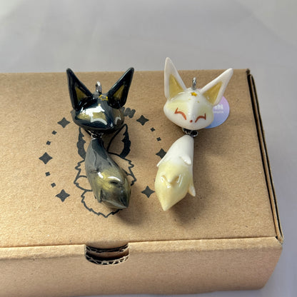 (Pre-order) DAY & NIGHT FOX KEYCHAIN / PHONE CHARM