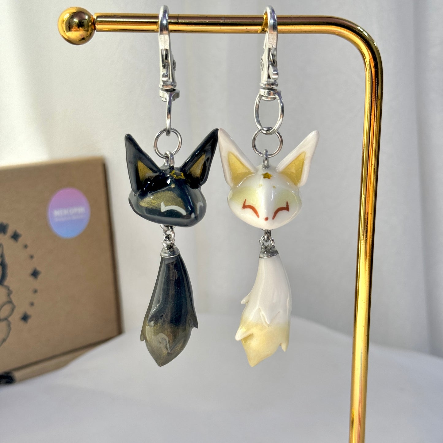 (Pre-order) DAY & NIGHT FOX KEYCHAIN / PHONE CHARM