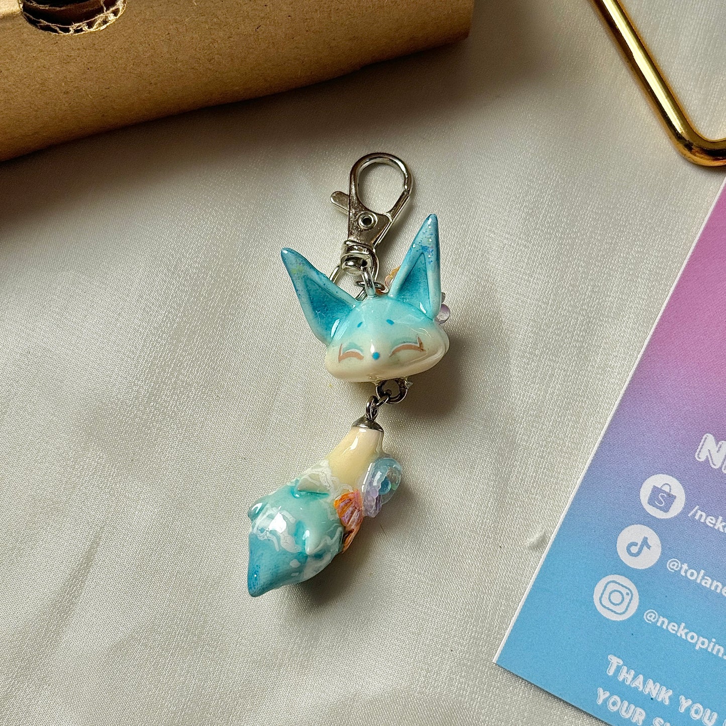 (Pre-Order) REFRESHING WAVES FOX KEYCHAIN / PHONE CHARM