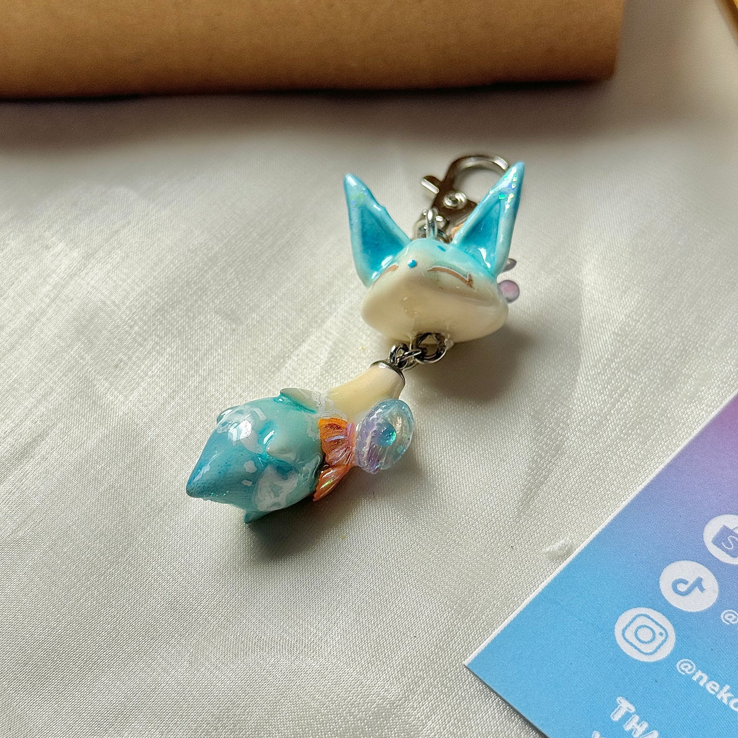 (Pre-Order) REFRESHING WAVES FOX KEYCHAIN / PHONE CHARM