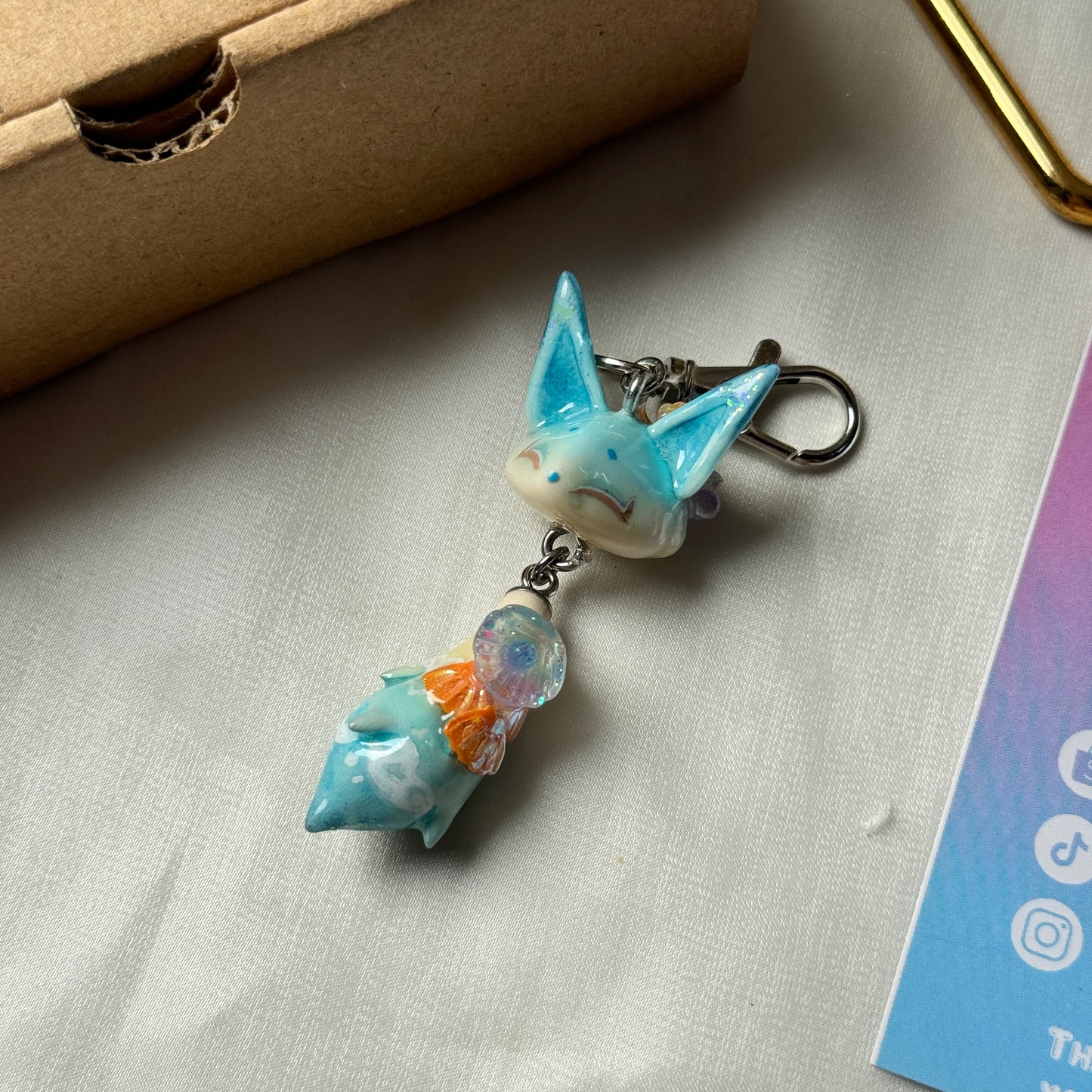 (Pre-Order) REFRESHING WAVES FOX KEYCHAIN / PHONE CHARM