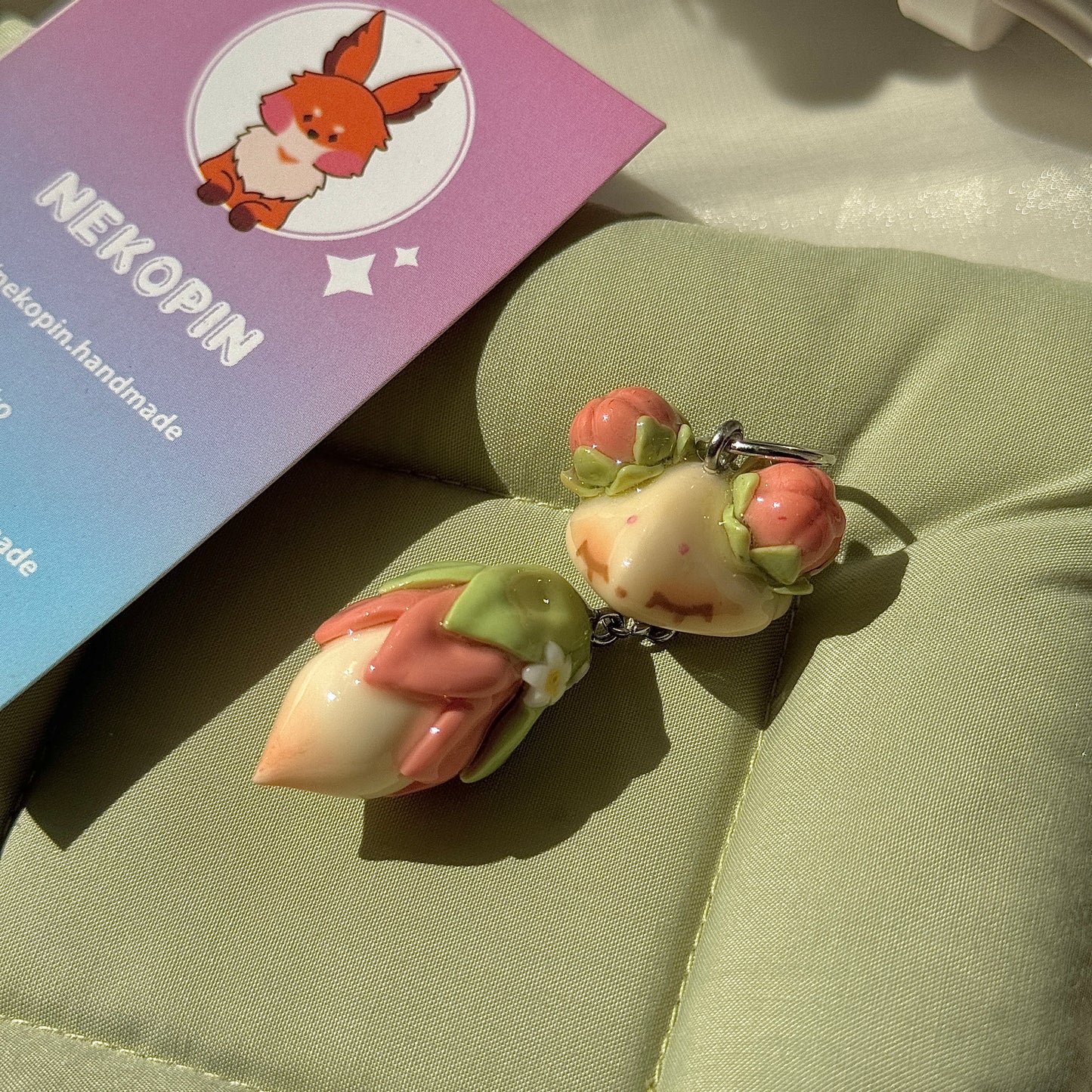 (Pre-Order) BLOSSOM BUD FOX KEYCHAIN / PHONE CHARM
