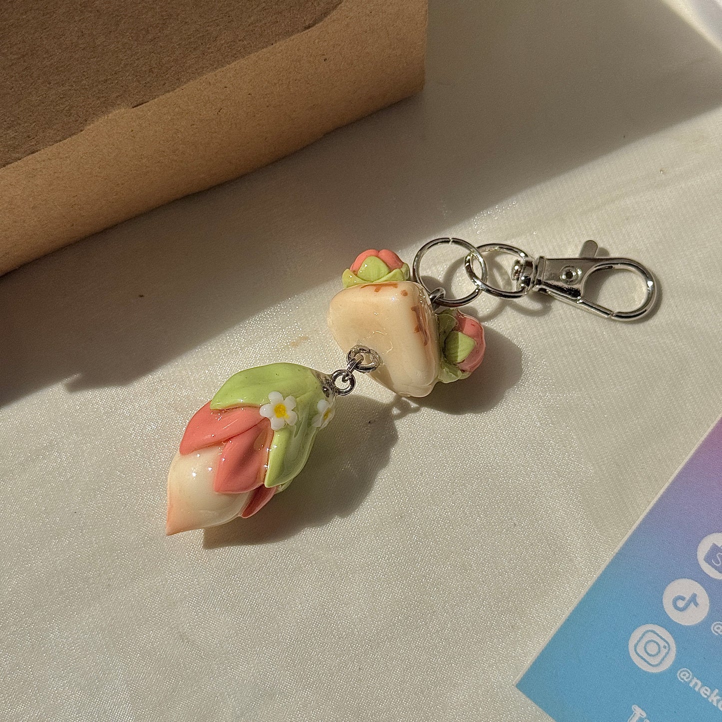(Pre-Order) BLOSSOM BUD FOX KEYCHAIN / PHONE CHARM