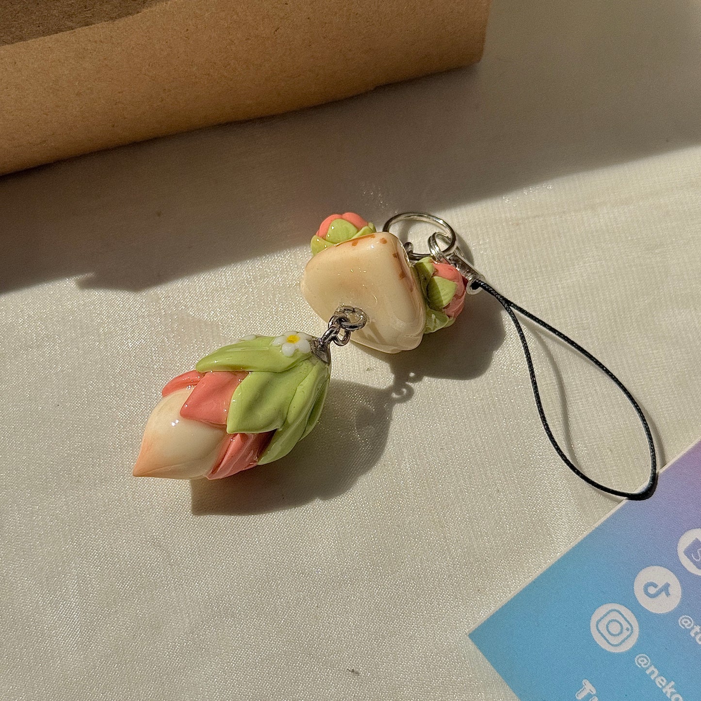 (Pre-Order) BLOSSOM BUD FOX KEYCHAIN / PHONE CHARM